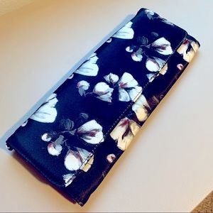 White House Black Market floral purse. NWOT